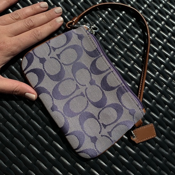 Authentic Vintage Coach Wristlet - Picture 4 of 4